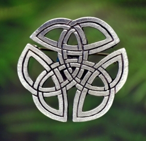 Celtic Trinity Knot Pewter Buttons | Celtic Buttons | Medieval Button ...